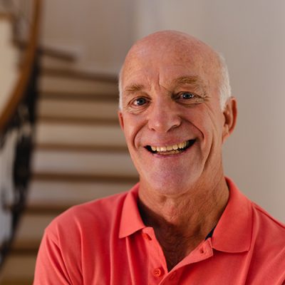 Portrait of caucasian senior man smiling in the living room at home. people and emotions concept, unaltered.