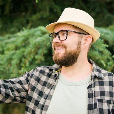 Man taking selfie portrait over palm tree background - Happy millennial guy enjoying summer holidays in city - Youth and technologies.